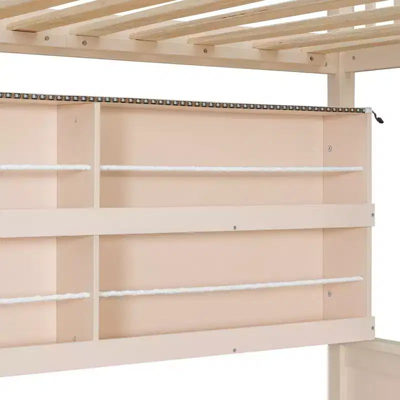 Lit superposé moderne pleine grandeur avec rangements, étagères éclairées et panneau perforé