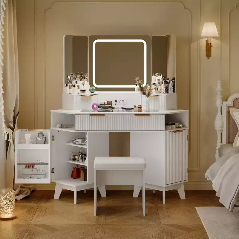 Coiffeuse d'angle avec éclairage, Table de maquillage en bois de 119 cm avec miroir triptyque et plateau en verre, Coiffeuse avec tabouret pour chambre à coucher