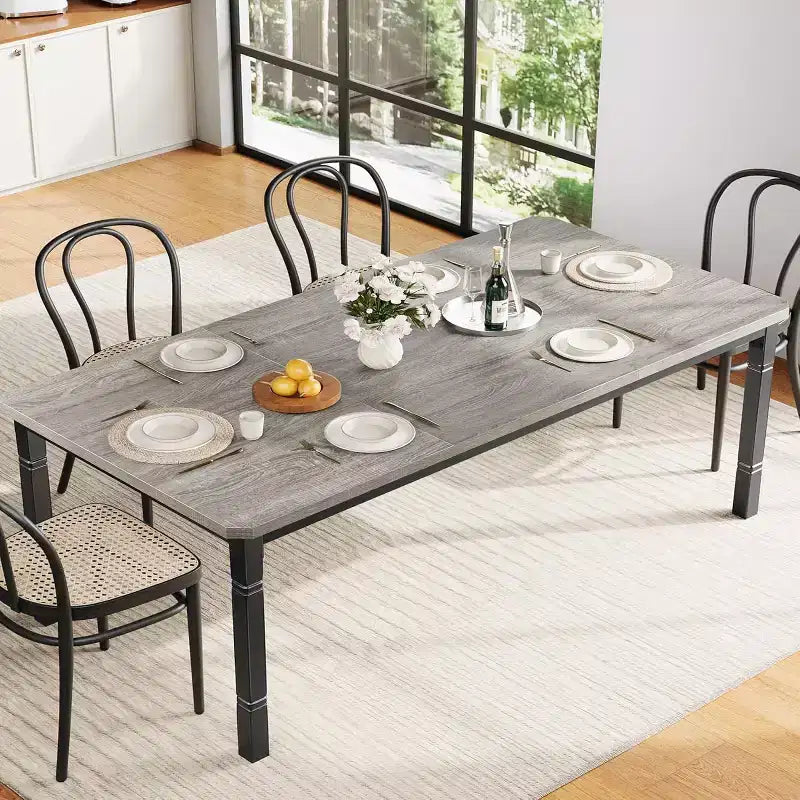 Table à manger longue industrielle pour 6-8 personnes, table de cuisine rectangulaire en bois avec cadre métallique robuste, style ferme moderne pour salle à manger et cuisine.
