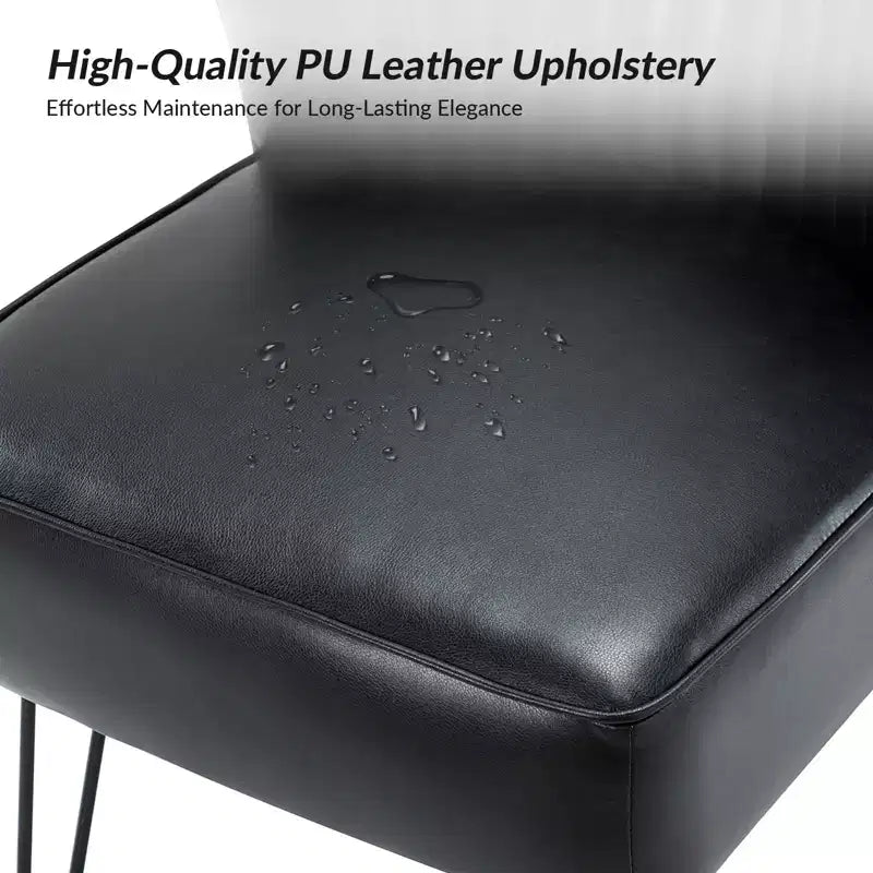 Chaise d'appoint contemporaine en similicuir végane avec dossier capitonné et pieds en métal