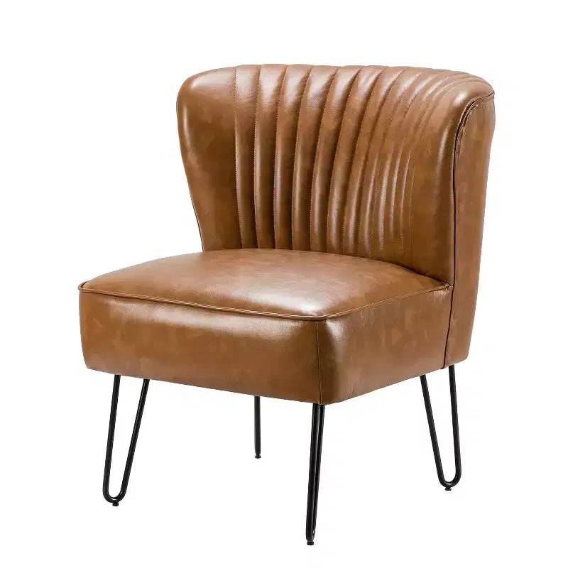 Chaise d'appoint contemporaine en similicuir végane avec dossier capitonné et pieds en métal