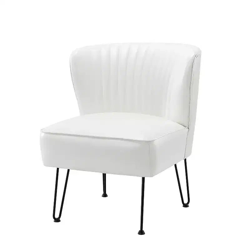 Chaise d'appoint contemporaine en similicuir végane avec dossier capitonné et pieds en métal